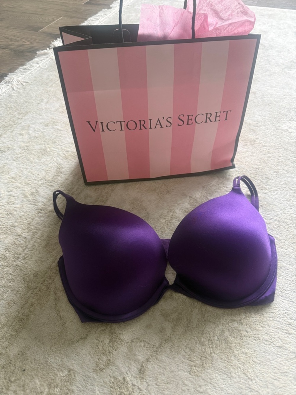 Victoria's Secret Very Sexy Push up bra 32DD